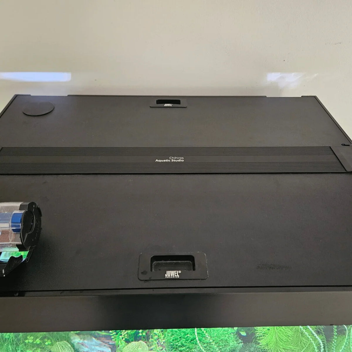 WRGB Universal Light on Juwel Aquarium